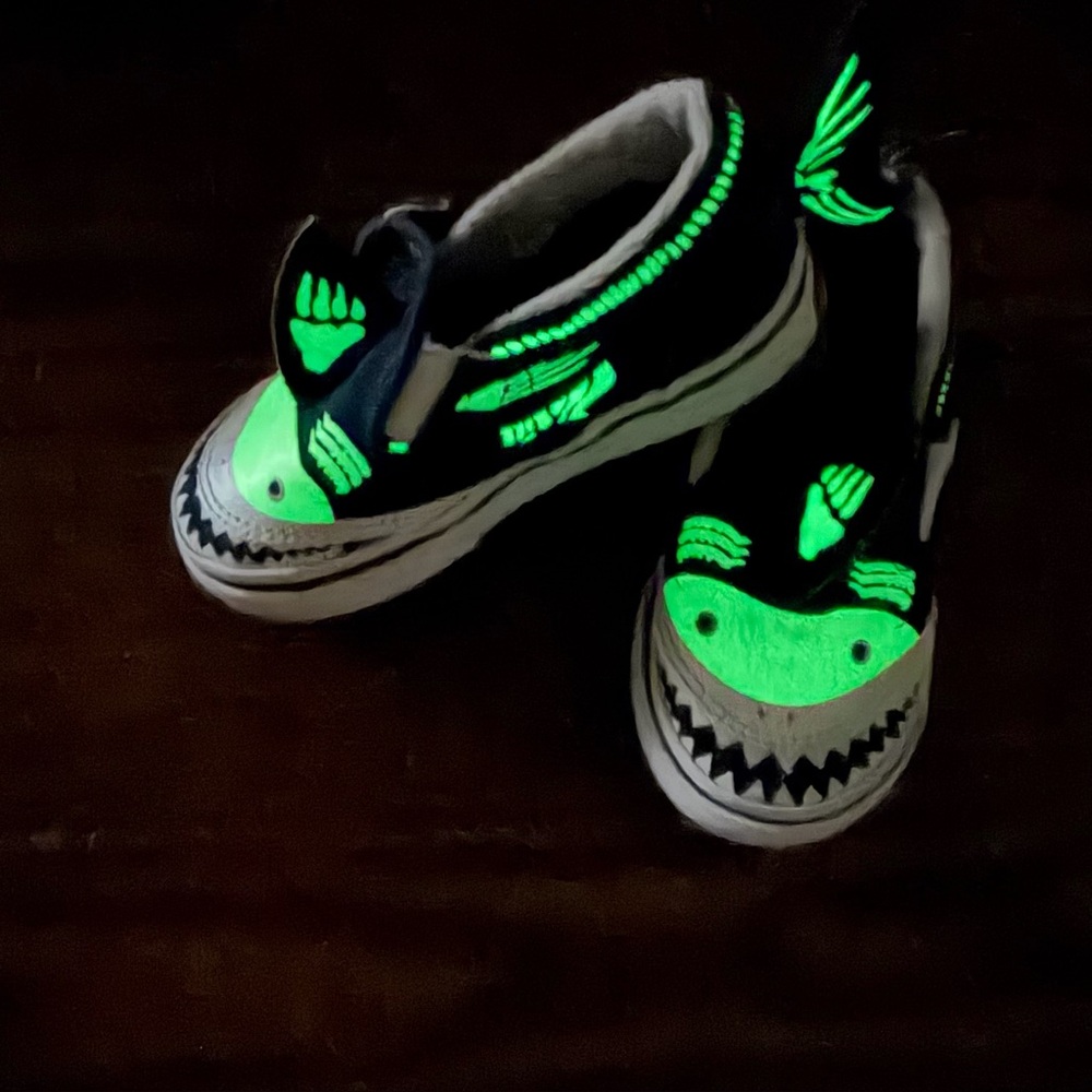 Vans Slip-on Navy V Shark Glow XRay Ocean Blue Sneakers for Kids Size 7.0 - Picture 11 of 12